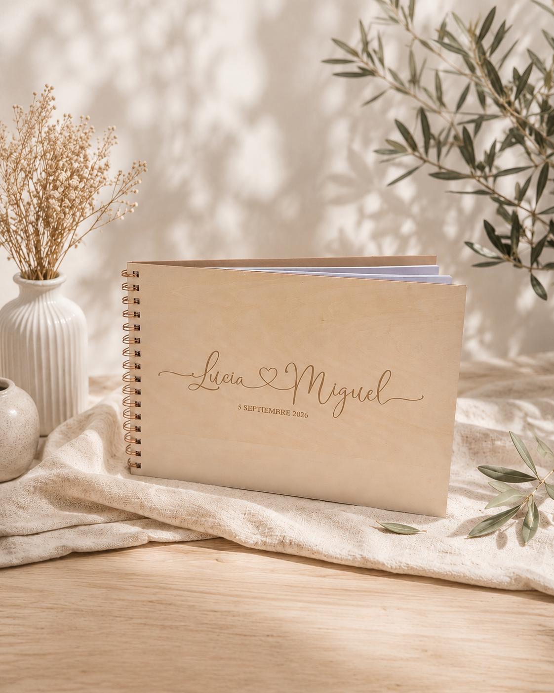 Álbum de recuerdos fotomatón boda madera clara caligrafía · Ruliña Moments